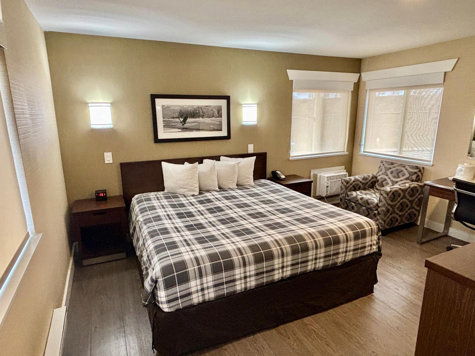 Rodeway & Hotel 3*