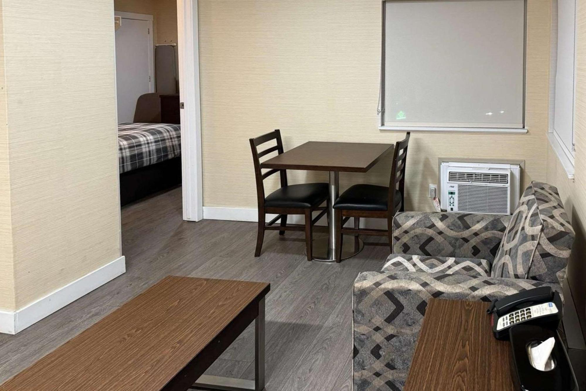 Hotel Rodeway &