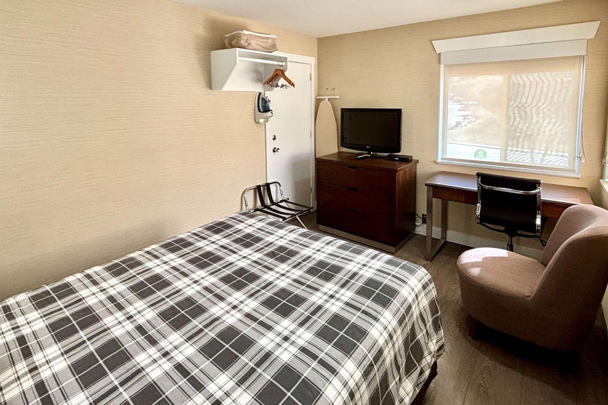 Rodeway & 3* Kamloops